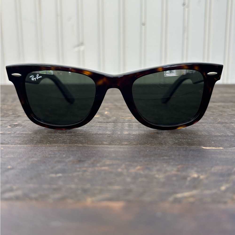 Ray-Ban RB 2140 Original Wayfarer Classic Sunglasses EUC Tortoise